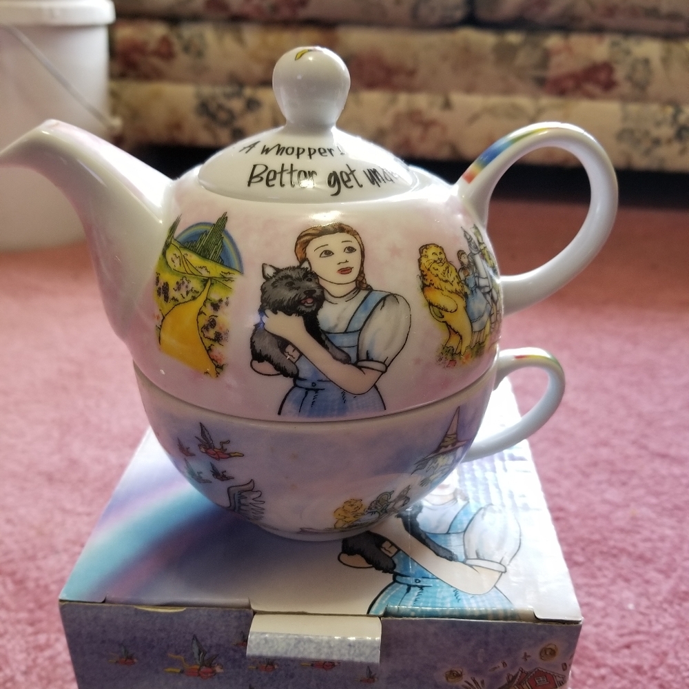 Wizard of Oz Cardew Design Teapot with Tea Cup